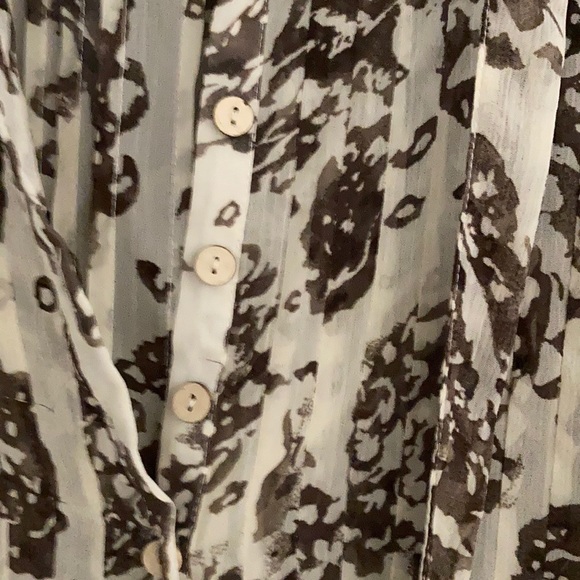 Tops - Picture 5 of 5